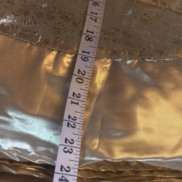 Gold Tree Skirt - Approximately Neck 14 inches length 23-24 - Picture 6 of 12